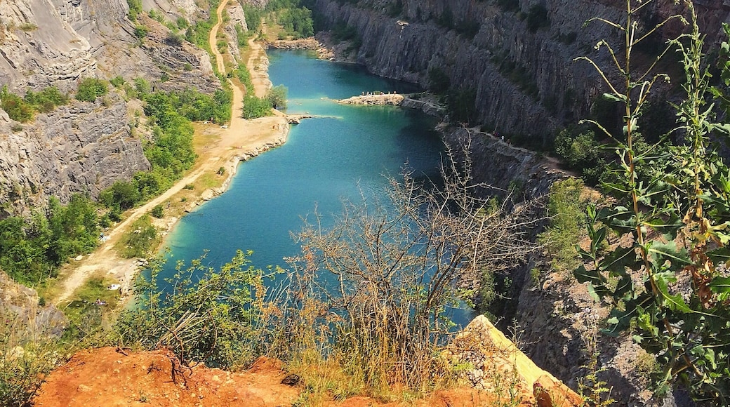Best trip for a hot summer day! The water was refreshing and clear. I'm looking forward to visit this place again.