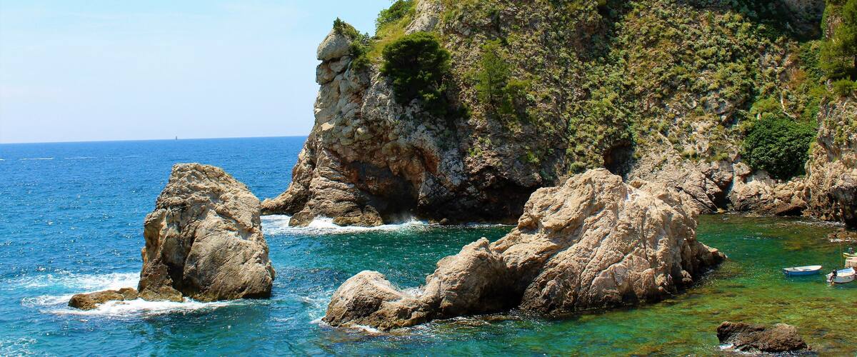 Fort Lovrijenac, often called 'Dubrovnik's Gibraltar', is one of the premier sites in Dubrovnik. Not only is it a very cool fortress but it's surrounded by beautiful rocks and sea. And as a Game of Thrones fan it was very interesting to visit it! It doubles as the Red Keep at King's Landing.