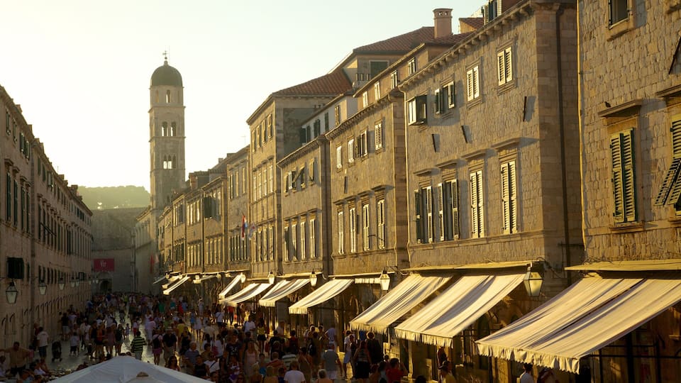 Dubrovnik - Southern Dalmatia showing heritage architecture, street scenes and a city