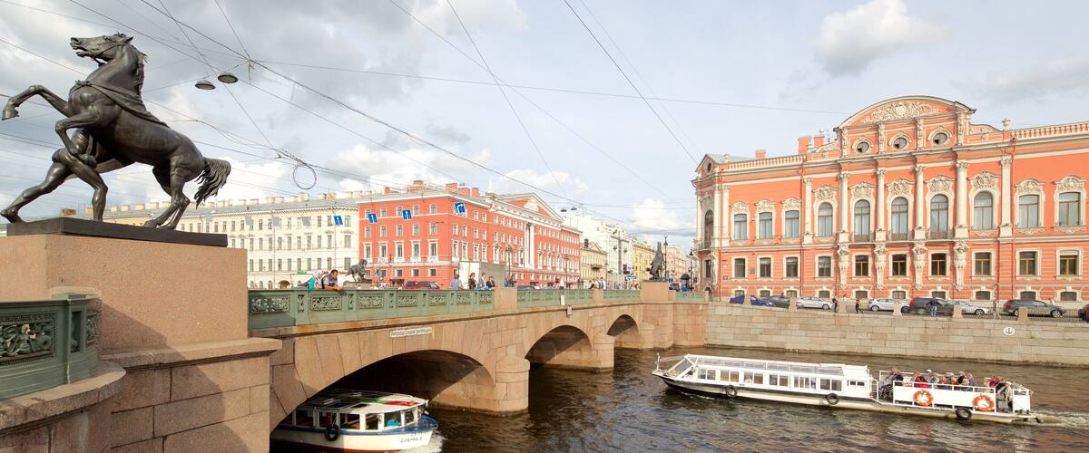 เซนต์ปีเตอร์สเบิร์ก ซึ่งรวมถึง สะพาน, แม่น้ำหรือลำธาร และ เมือง