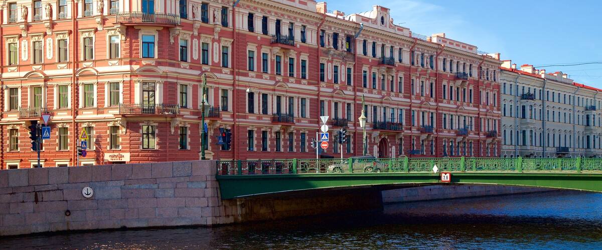 St. Petersburg showing heritage architecture and a river or creek