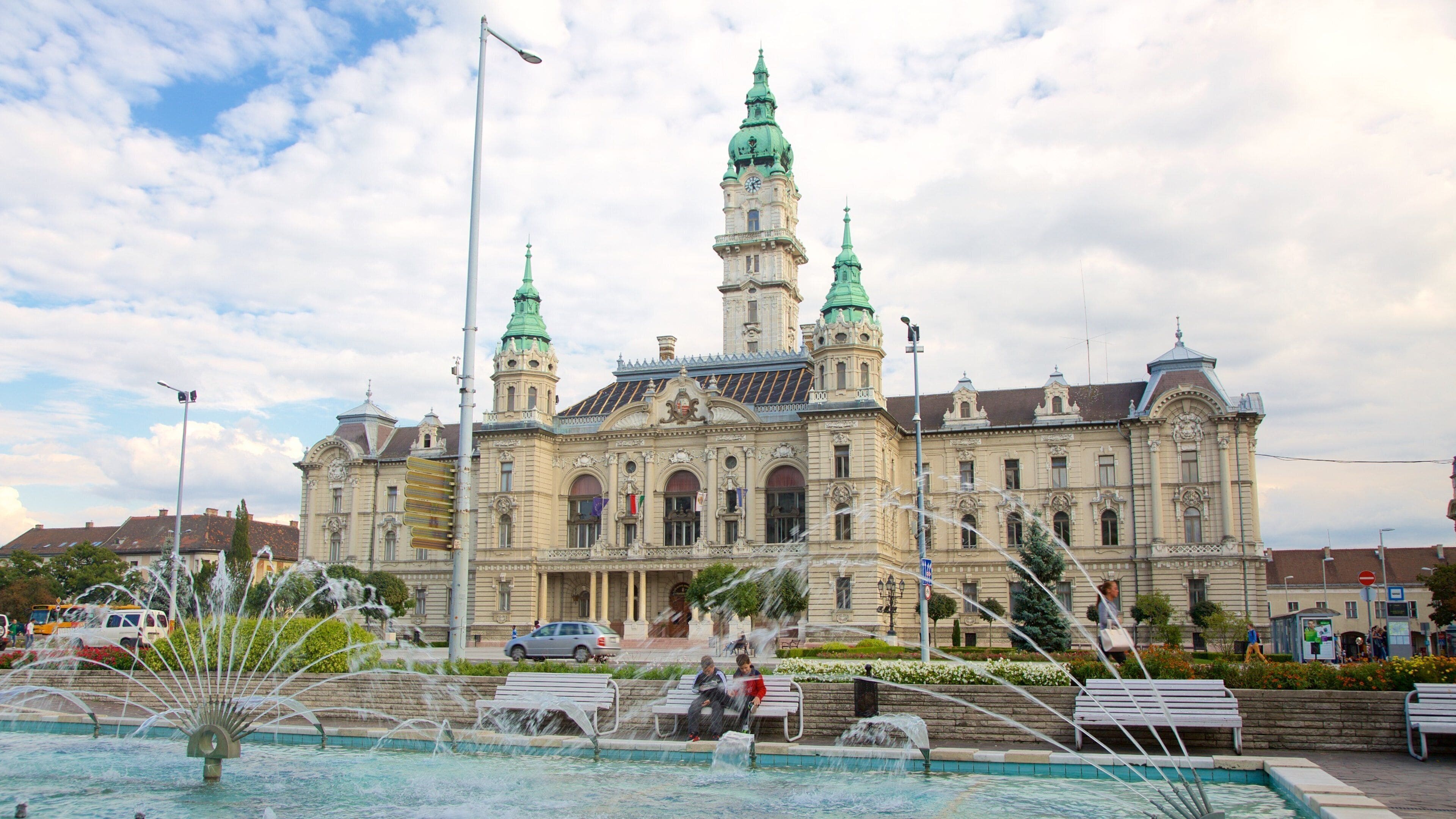Gyor Town Hall showing an administrative buidling, heritage architecture and a fountain