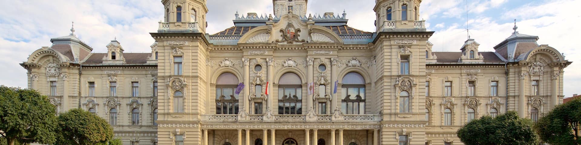 Gyor which includes heritage architecture, a square or plaza and an administrative buidling