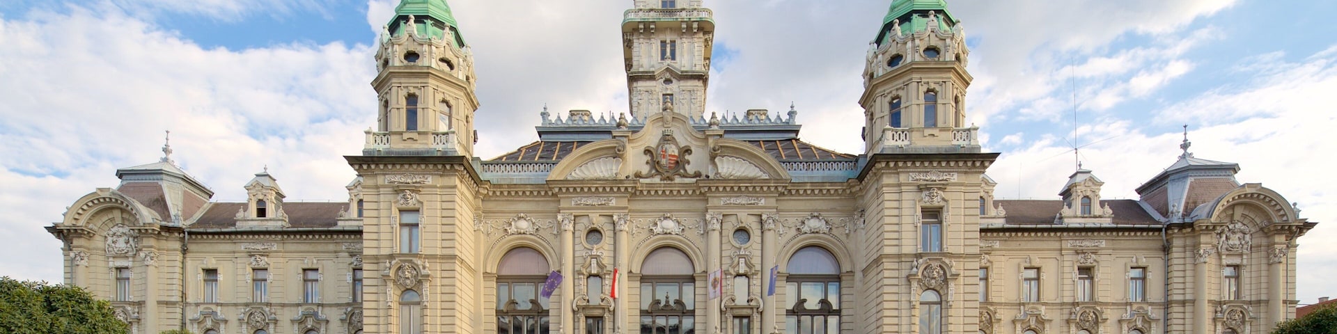 Gyor which includes heritage architecture, a square or plaza and an administrative buidling