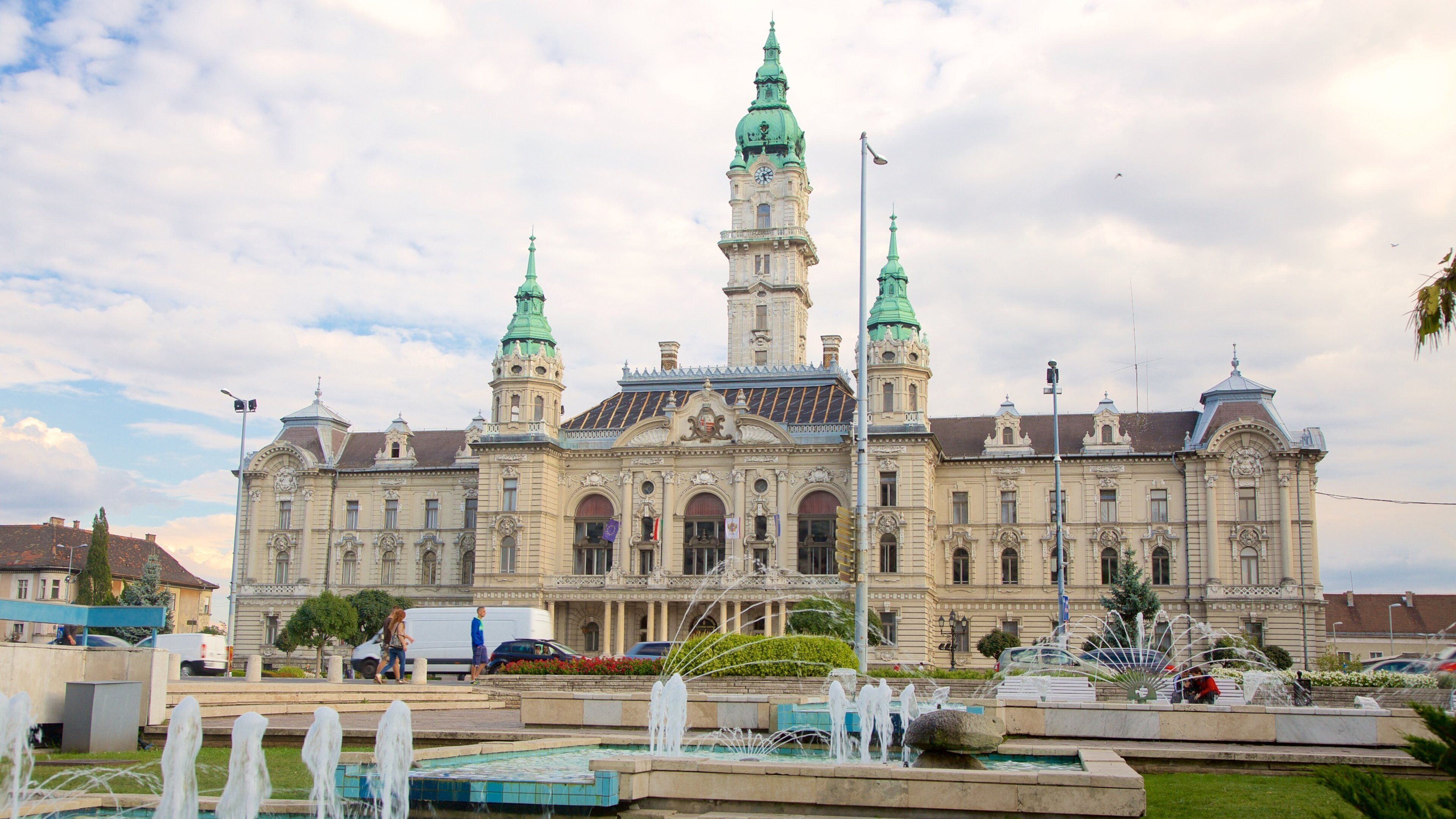 Gyor Town Hall featuring heritage architecture, an administrative buidling and a fountain