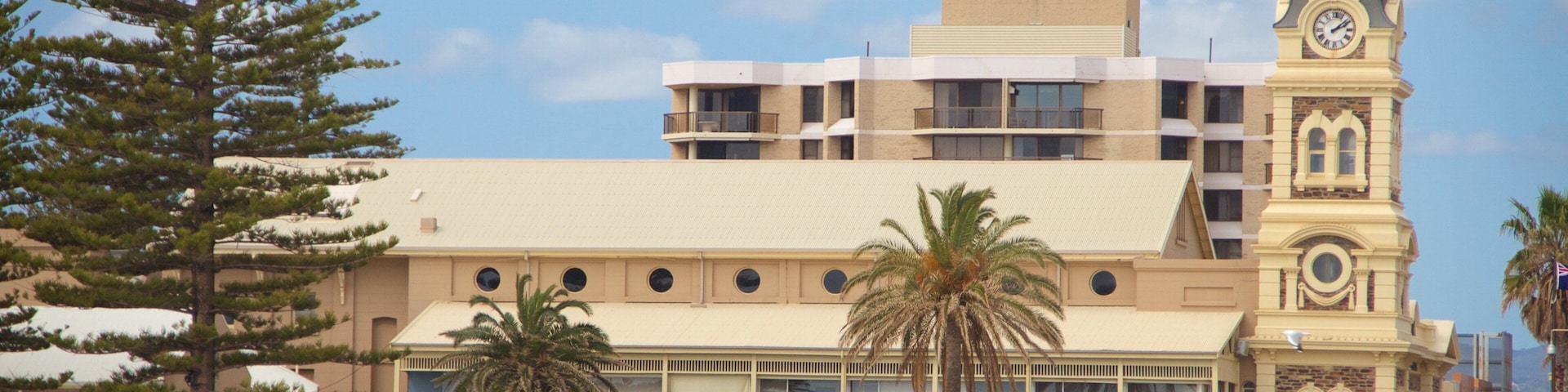 Adelaide mostrando arquitetura de patrimônio e um parque