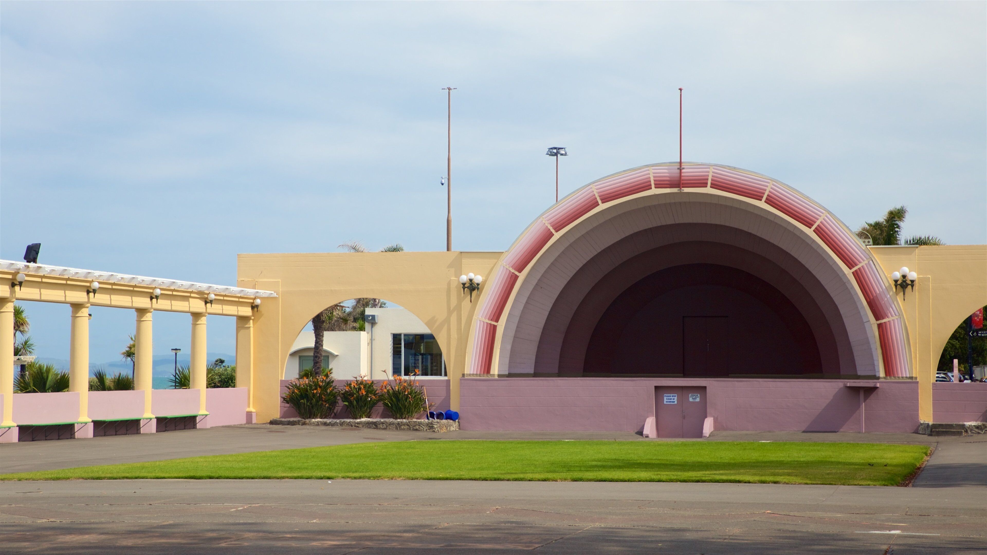 North Island showing heritage elements and theater scenes
