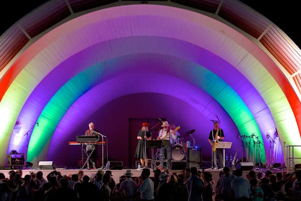 Napier mettant en vedette arts de la scĂšne et musique