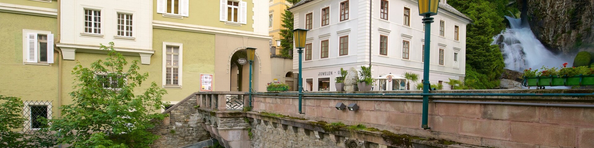 Salzburgo mostrando elementos patrimoniales, un puente y un río o arroyo
