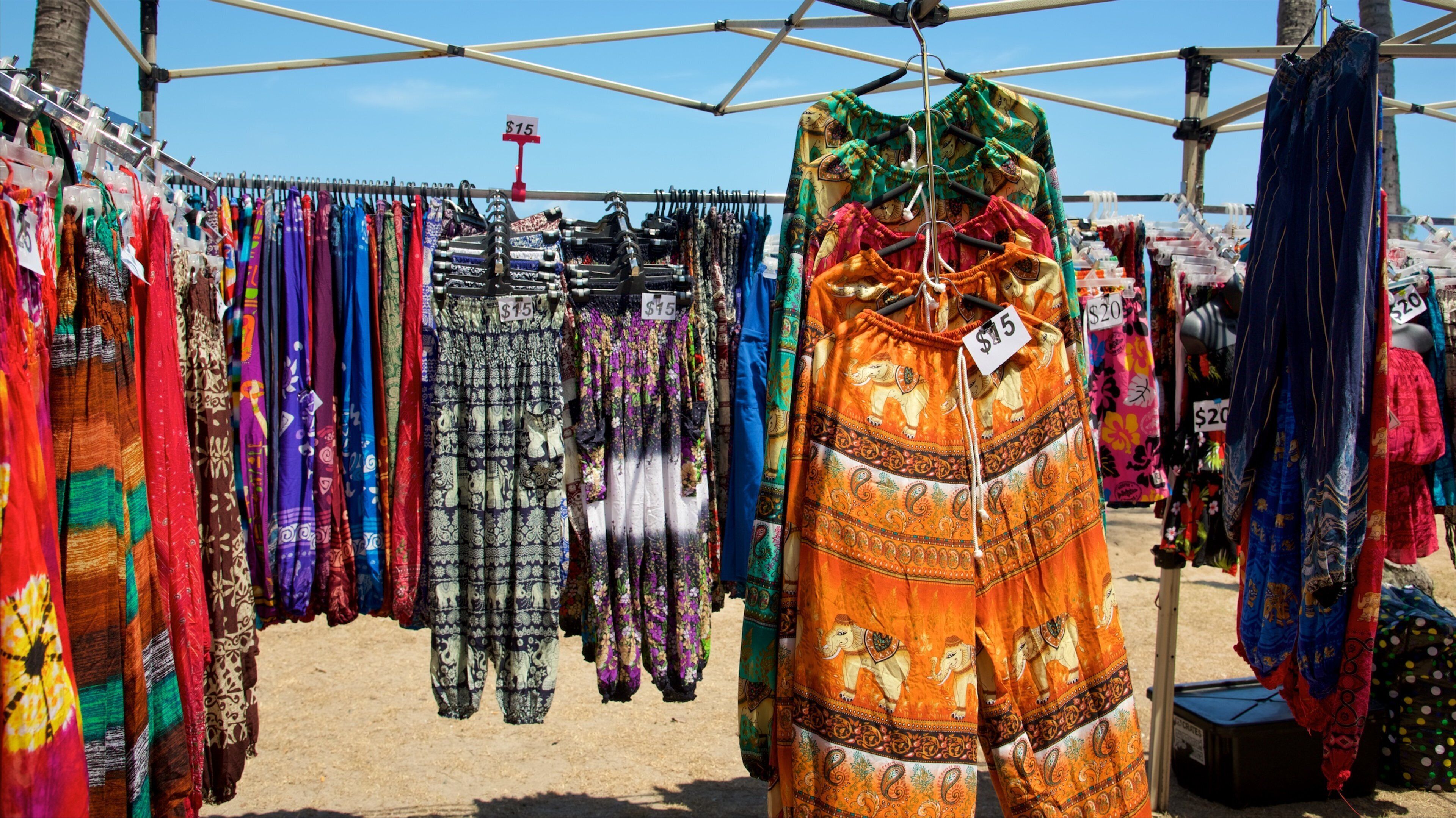 Airlie Beach which includes markets and fashion