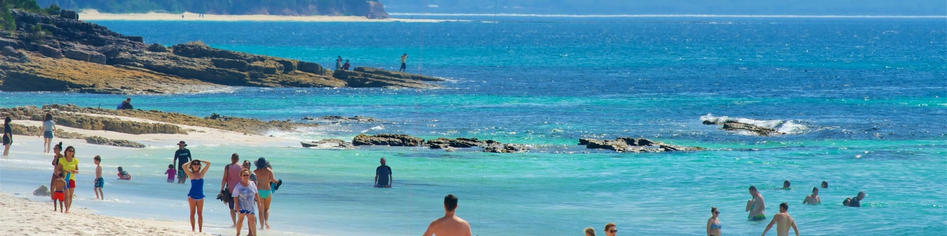 Jervis Bay National Park which includes rocky coastline and a beach as well as a large group of people