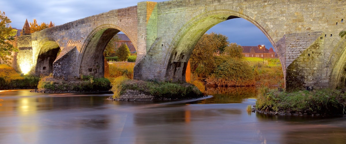 Stirling showing a river or creek, heritage elements and a bridge