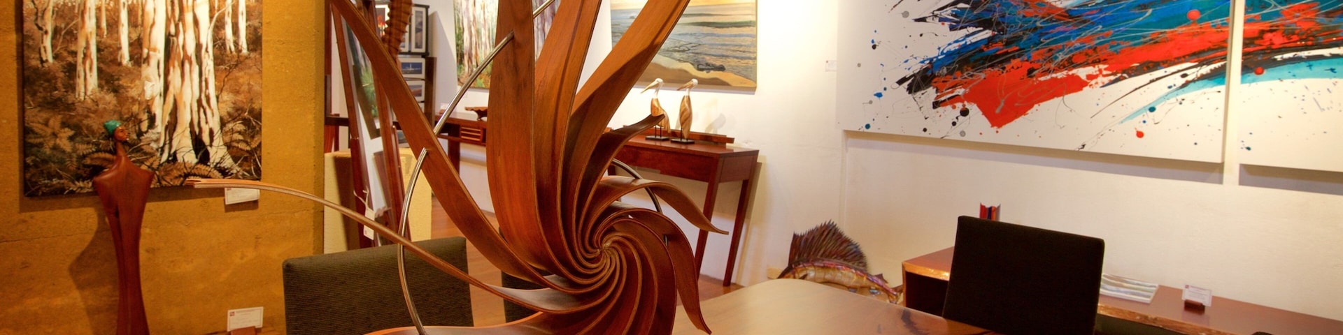 Boranup mostrando vistas de interior y arte