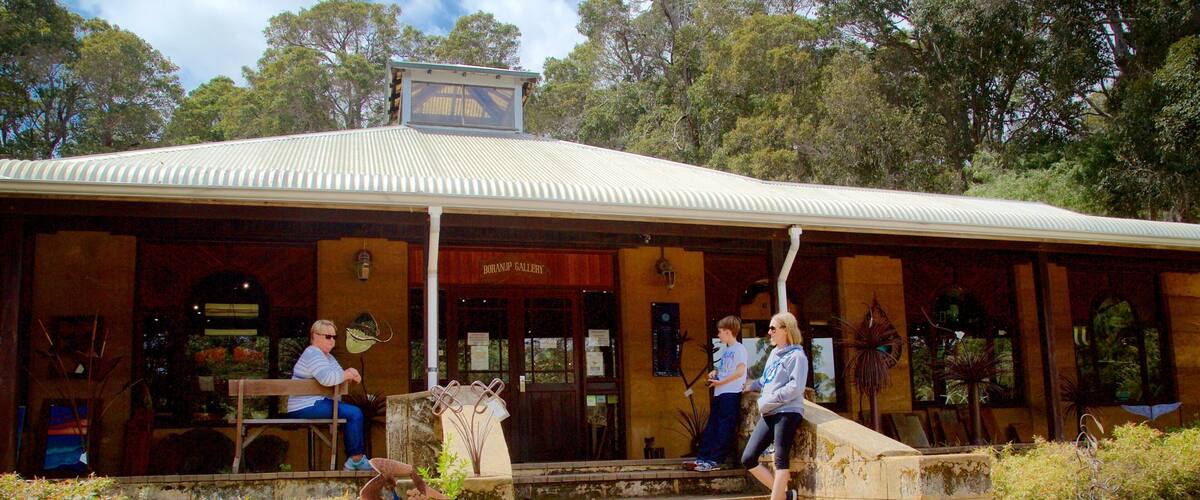 ๋ณด๋๋ ์ ํน์ง ์ง ๊ณผ ๊ณต์ ๋ฟ๋ง ์๋๋ผ ์๊ท๋ชจ ์ฌ๋๋ค