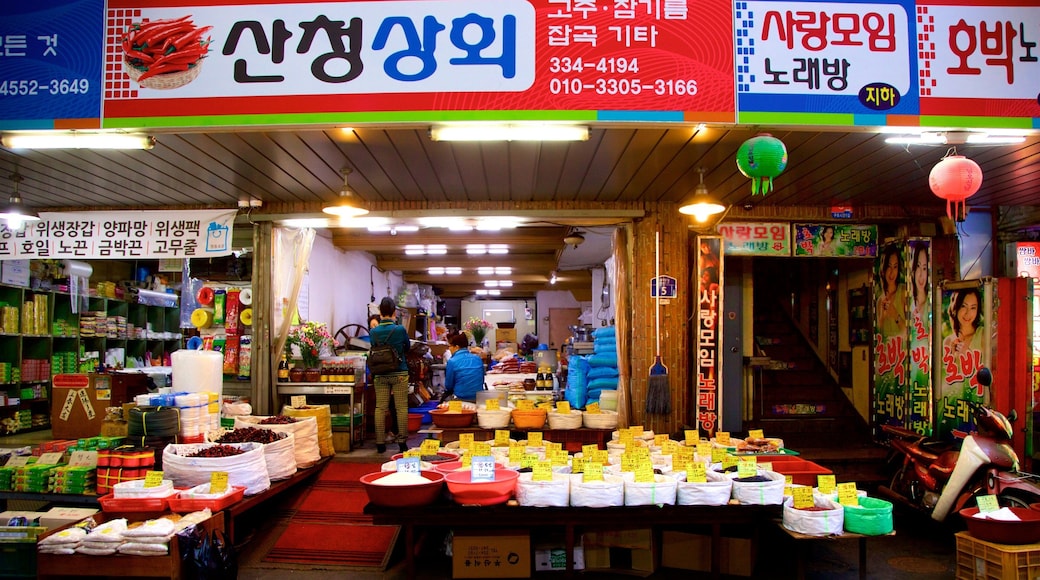 Busan featuring signage, food and markets