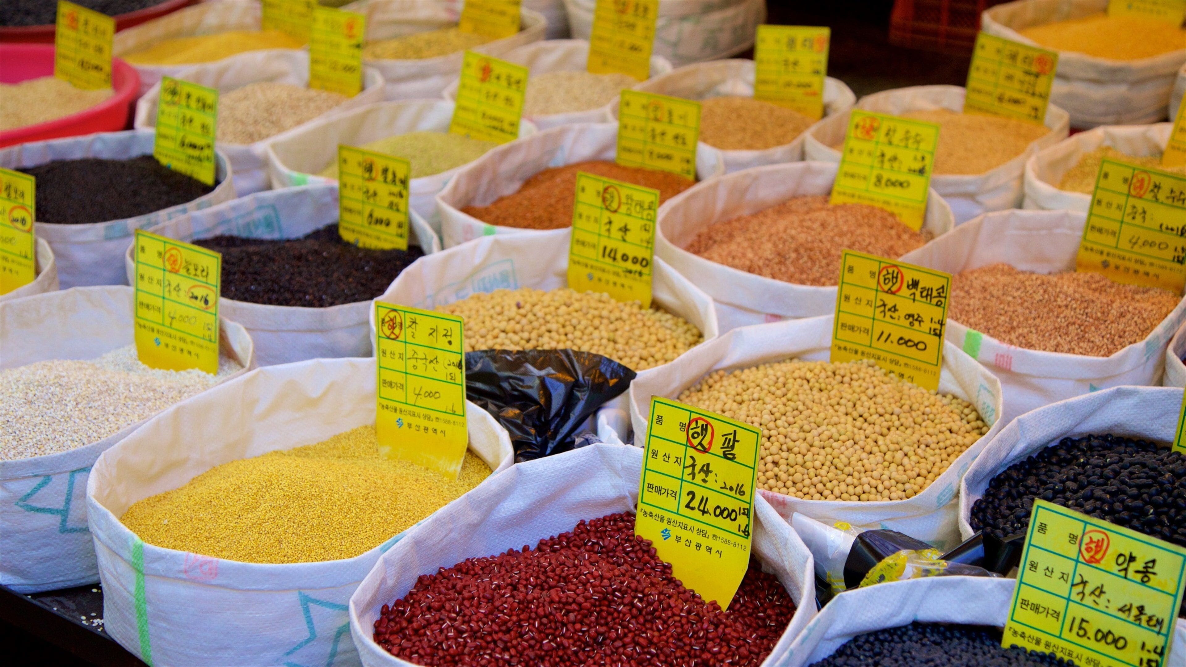 Busan featuring food and markets