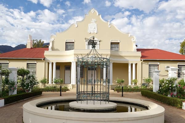 Franschhoek showing heritage architecture and an administrative building