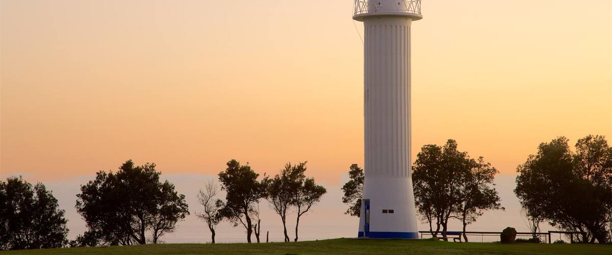 Yamba mostrando un faro