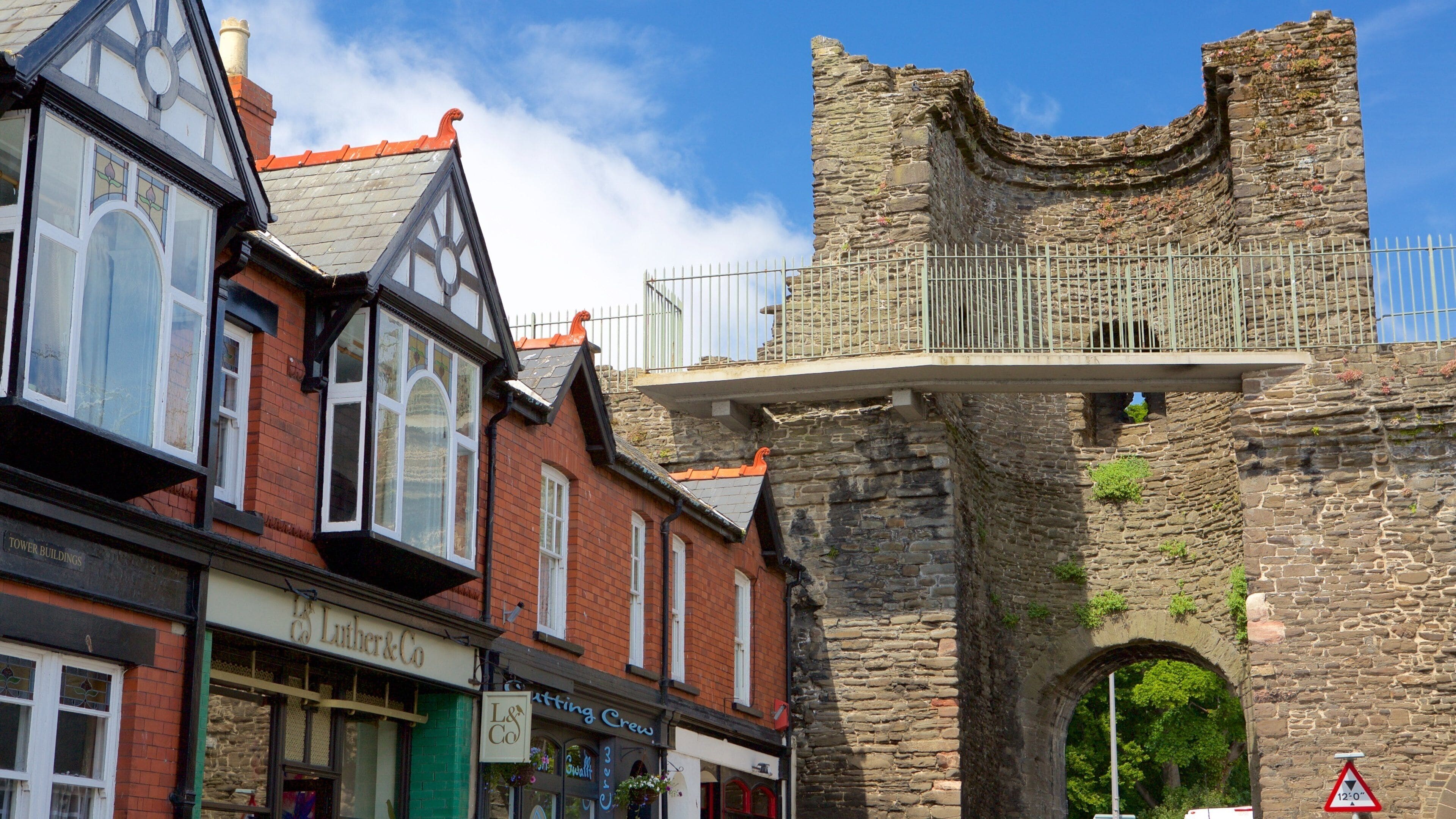 Conwy qui includes petite ville ou village, patrimoine historique et scènes de rue