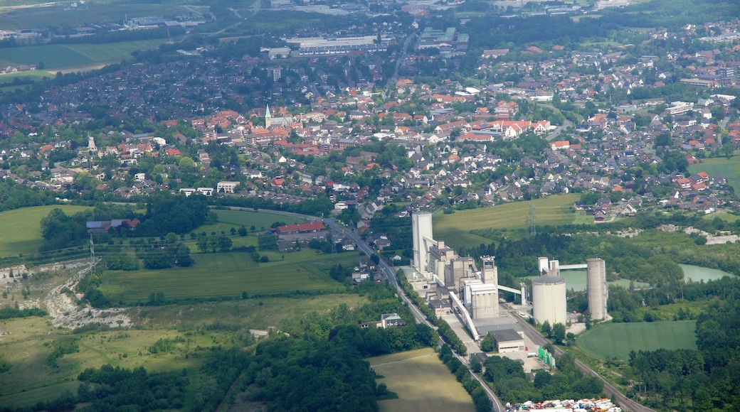 Neubeckum, Stadt Beckum, Kreis Warendorf, NRW. Das Bild entstand während des Münsterland-Fotoflugs am 1. Juni 2014. Hinweis: Die Aufnahme wurde aus dem Flugzeug durch eine Glasscheibe hindurch fotografiert. This file was uploaded with Commonist.