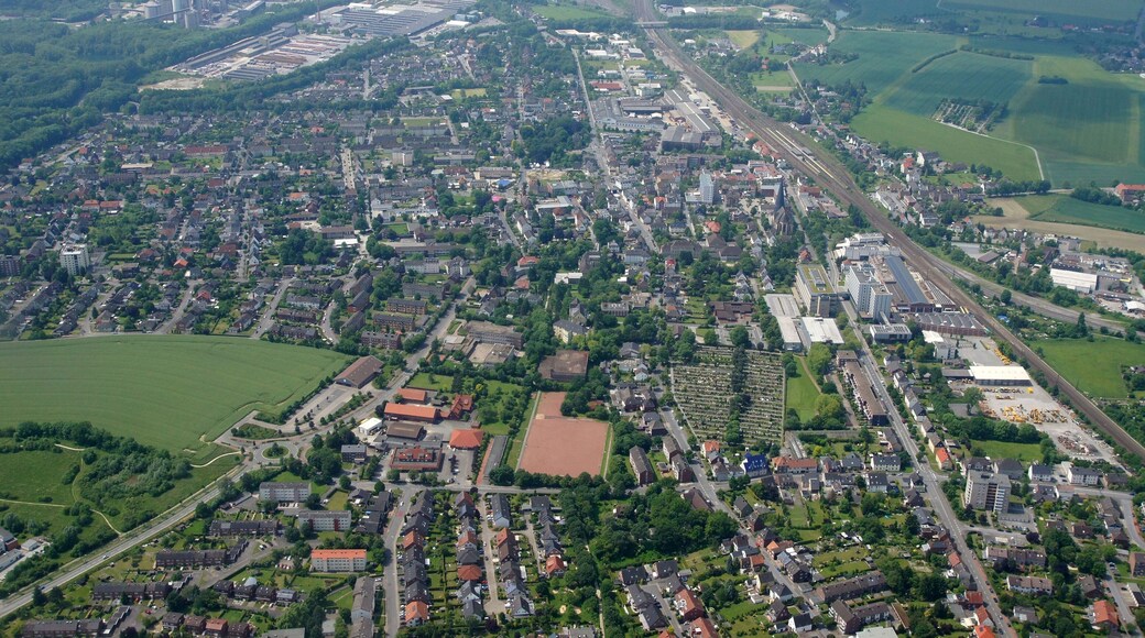 Neubeckum, zu Beckum gehörig, im Kreis Warendorf, NRW. Das Bild entstand während des Münsterland-Fotoflugs am 1. Juni 2014. Hinweis: Die Aufnahme wurde aus dem Flugzeug durch eine Glasscheibe hindurch fotografiert. This file was uploaded with Commonist.