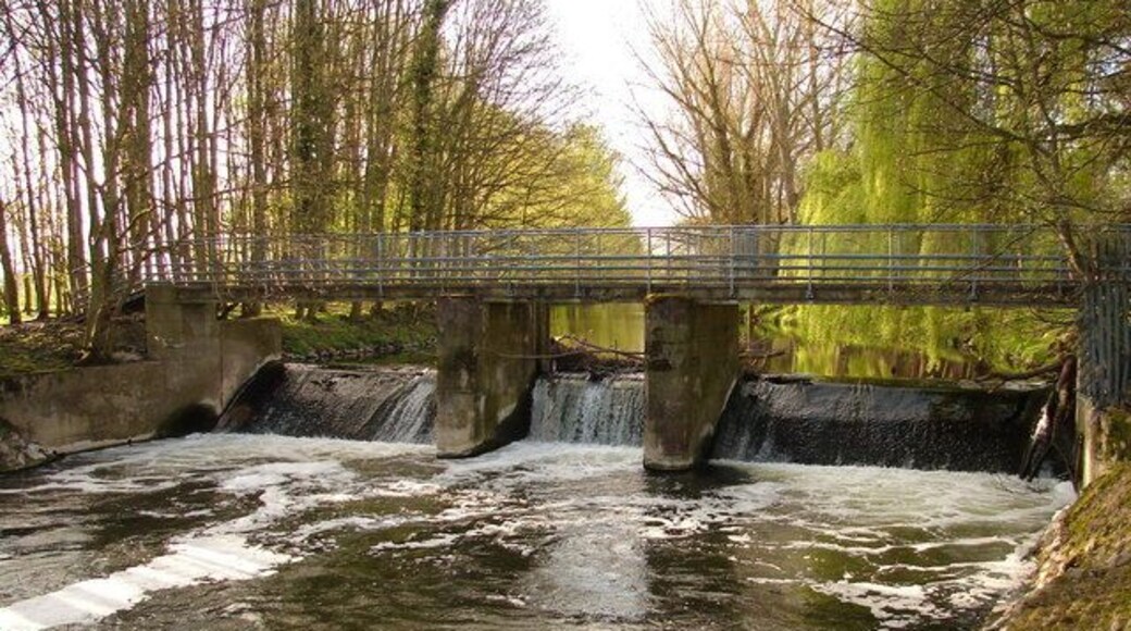 Alveston Sluice and weir View from the end of the public footpath where it meets the River Avon.