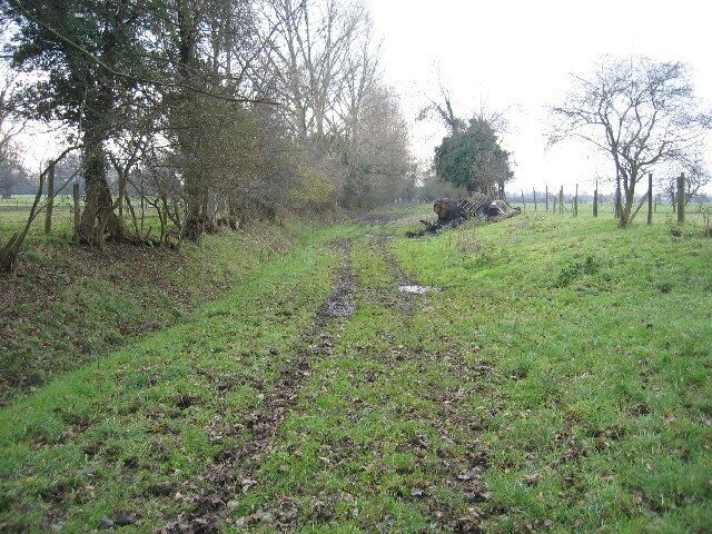 Green lane to Alveston Sluice. Nowadays this green lane finishes at the River Avon by the sluice but in former times it would have been the access route to the ford which used to cross the river at this point. Judging by the fan of lanes and byways on converging on this crossing on both side of the river this must have been a crossing of some significance at one time.