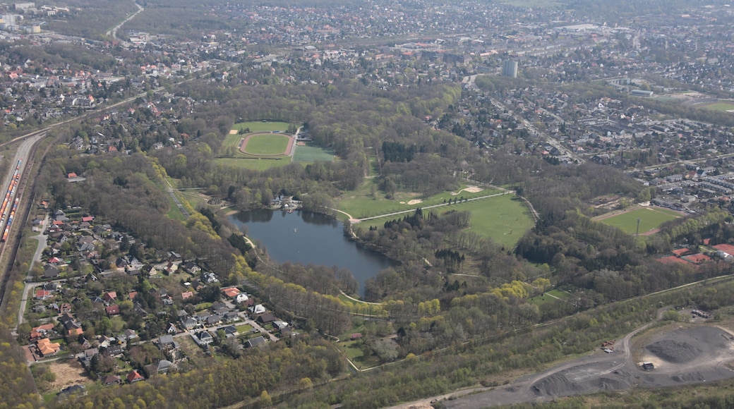 Fotoflug von Nordholz-Spieka nach Oldenburg und Papenburg This photo was taken by Alchemist-hp. If you use one of my photos, an email (account needed) or a message or direct to: my email account would be greatly appreciated. Please note the license terms. Other licensing terms can get discussed, too. This file is copyrighted and has been released under a license which is incompatible with Facebook's licensing terms. It is not permitted to upload this file to Facebook.