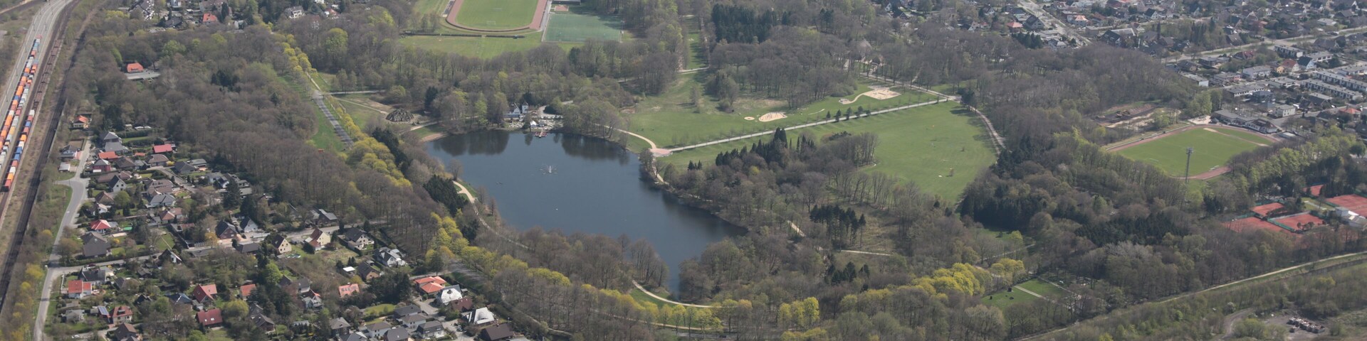 Fotoflug von Nordholz-Spieka nach Oldenburg und Papenburg This photo was taken by Alchemist-hp. If you use one of my photos, an email (account needed) or a message or direct to: my email account would be greatly appreciated. Please note the license terms. Other licensing terms can get discussed, too. This file is copyrighted and has been released under a license which is incompatible with Facebook's licensing terms. It is not permitted to upload this file to Facebook.