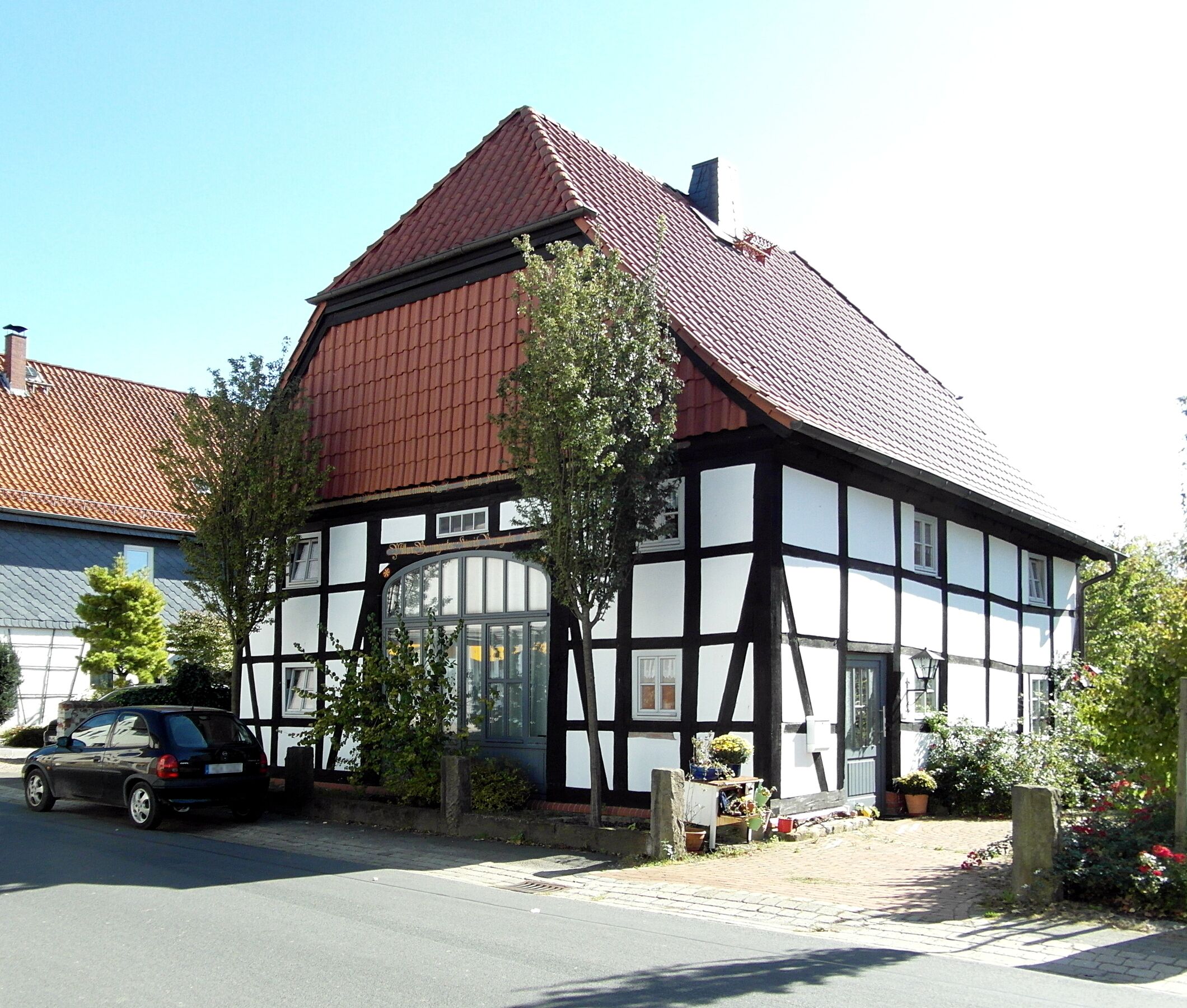 Das Fachwerkhaus Steinhauer Straße 35 im Springer Stadtteil Völksen in Vierständerbauweise wurde im Jahre 1804 errichtet.