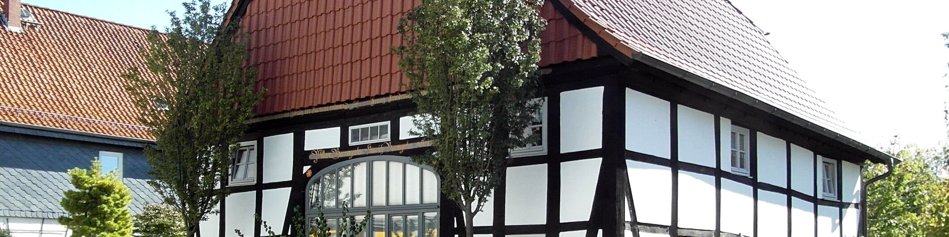 Das Fachwerkhaus Steinhauer Straße 35 im Springer Stadtteil Völksen in Vierständerbauweise wurde im Jahre 1804 errichtet.