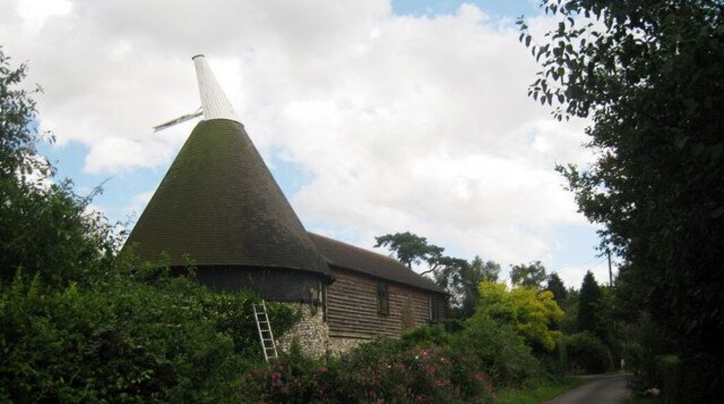 Frith Farm Oast, Otterden, Kent Single round kiln oast house, with flint walls.