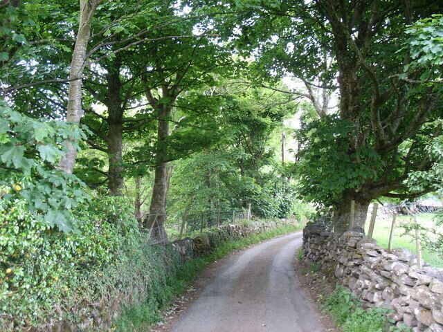 Country lane Today, this narrow, dead-end, road forms an access road to scattered houses and farms on the eastern side of the middle Gwyrfai valley. In the past, it also served a number of minor slate quarries as well as the Moel Eilio iron ore mine.