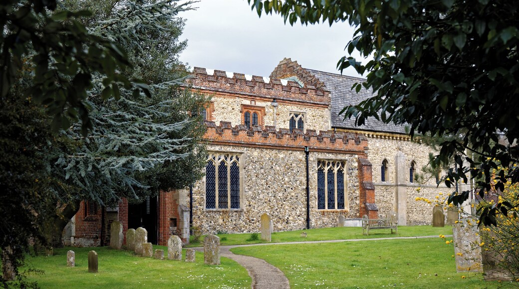 The south aisle, clerestory, chancel and churchyard path of St Nicholas' Church in Castle Hedingham in Essex, England. Camera: Canon EOS 6D with Canon EF 24-105mm F4L IS USM lens. Software: large RAW file lens-corrected, optimized and downsized with DxO OpticsPro 10 Elite, Viewpoint 2, and Adobe Photoshop CS2.