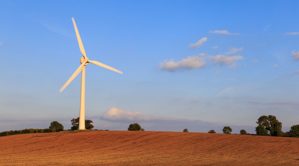 FARNSFIELD, ENGLAND - SEPTEMBER 18: A wind turbine in a farm field. In Farnsfield, England. On 18th September 2016.