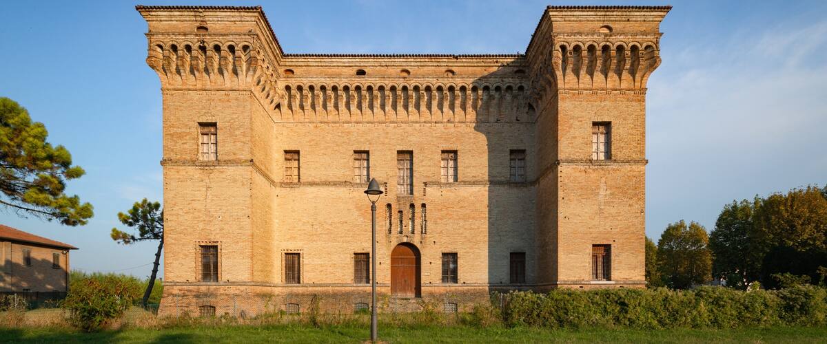 Castiglione di Ravenna showing heritage architecture and a castle