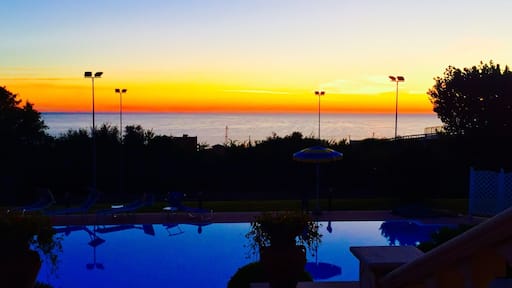 Sunrise on the patio... check out that reflection on the pool :-) Being home is always the best... #iloveitaly #ilovemarche #senigallia #takemehome #LifeAtExpedia #homeaway