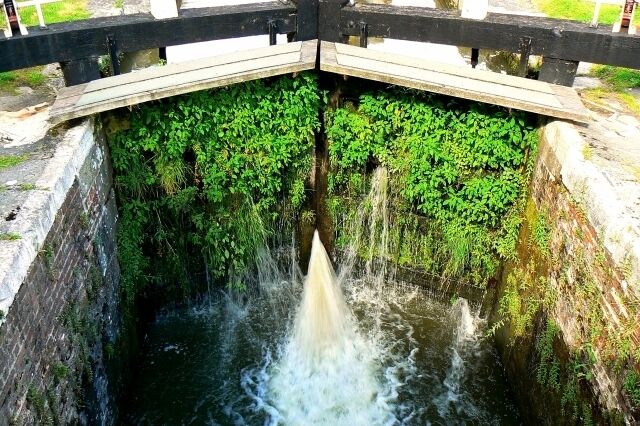 Lock gates, Kennet and Avon canal, Wootton Rivers A bit leaky and with a healthy growth of vegetation, the gates do well enough for long enough to allow a boat through as other images for this square will show.