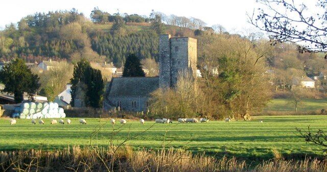 Eglwys Sant Pedr Llanybydder Photo taken from across the river at approx.4pm