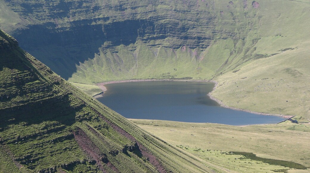A larger view of the lake