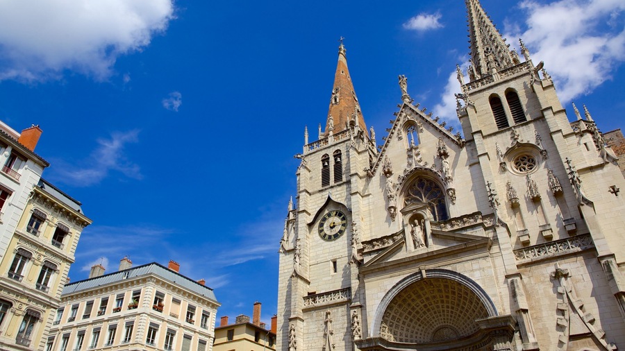 Lyon which includes a church or cathedral and heritage architecture