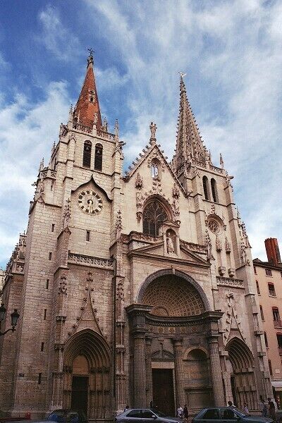 Façade de l'église Saint-Nizier à Lyon (France)