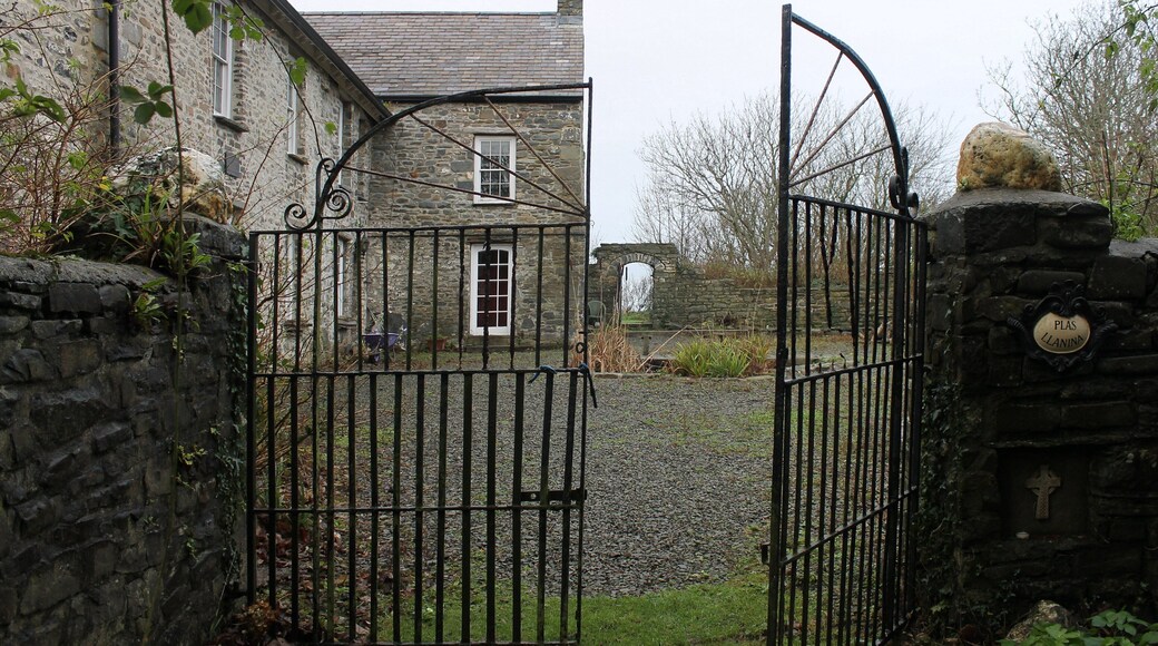 Plas Llanina: Thomas Scott-Ellis, 8th Baron Howard de Walden's summer residence. Patron to Dylan Thomas who would often stay at the hut down at the bottom of the garden (now in ruin). Plas Llanina overlooks the church of St Ina, in the hamlet of Llanina, near Ceinewydd (New Quay), Ceredigion.