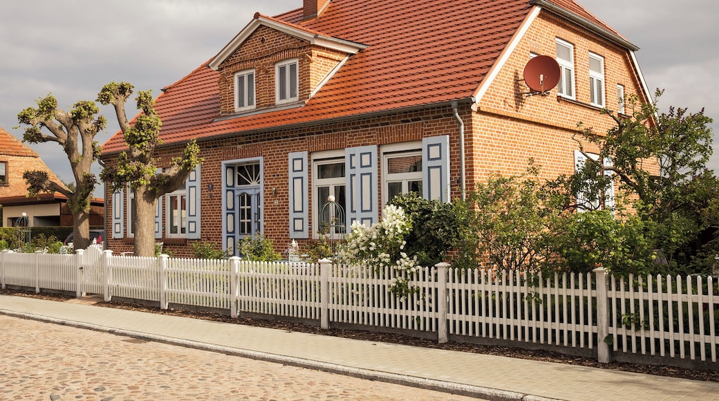 Dändorf (Dierhagen), Dorfstraße 24, cultural heritage monument