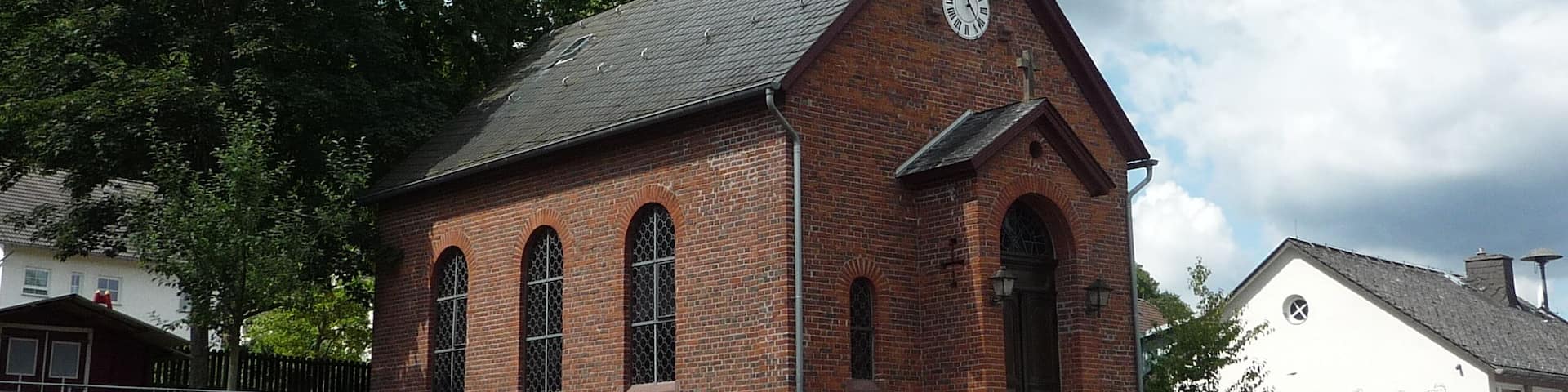 Die Kirche von Weiperfelden wurde 1887 errichtet.