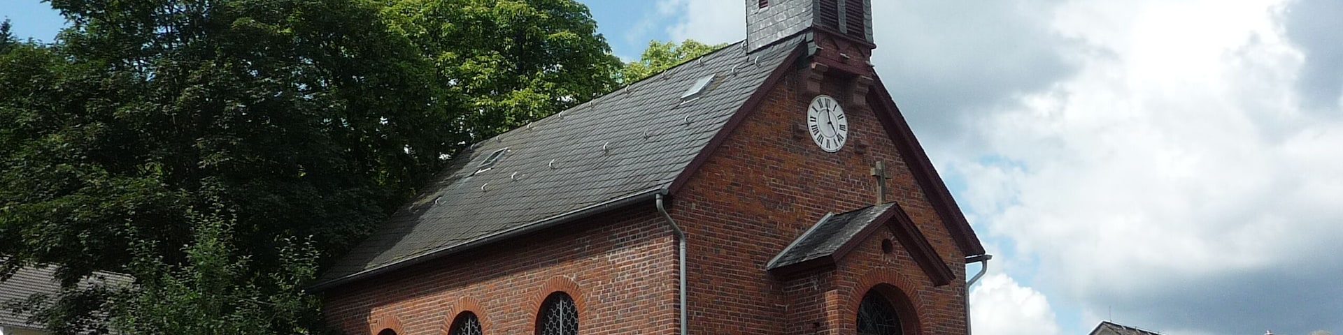 Die Kirche von Weiperfelden wurde 1887 errichtet.