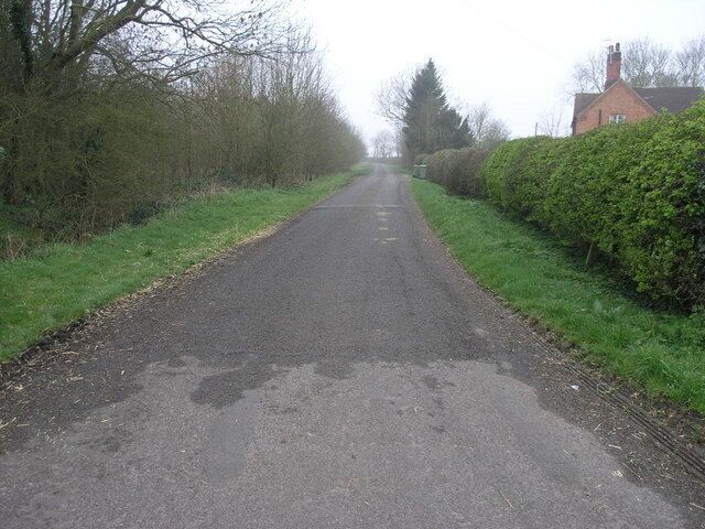 Bridleway to Ossington This farm road to Crow Park Farm is also a bridleway to Ossington.