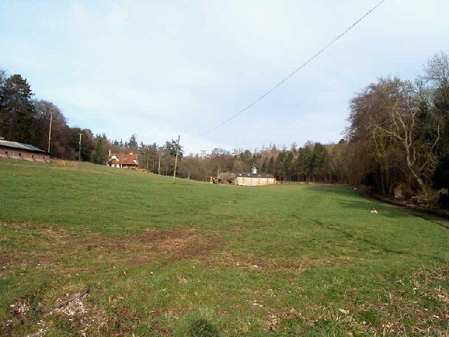 Beech Wood, Hampstead Norreys. Hampstead Norreys (Hampstead Norris) Walking up the track from Hampstead Norreys you come across a farm/country house before cutting off right into the wood.