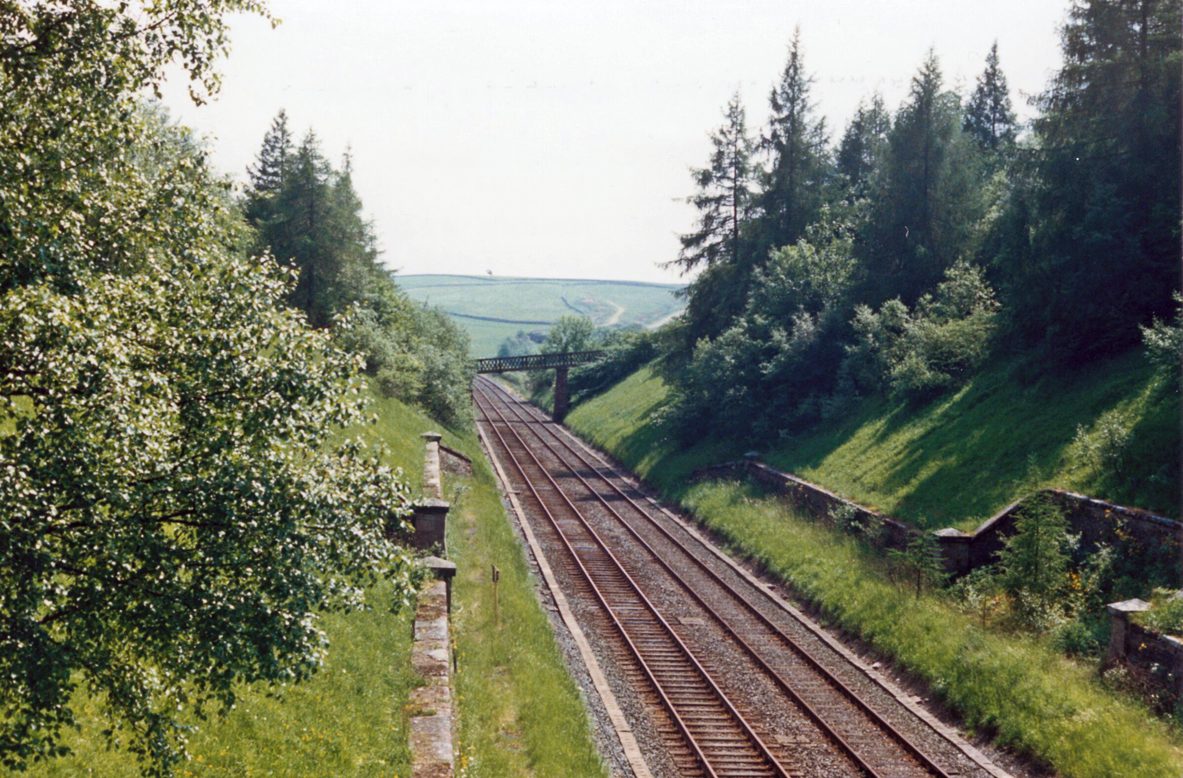 Site of former Crosby Garrett station, 1986. View southward, towards Kirkby Stephen, Settle Junction, Hellifield, Leeds etc.: ex-Midland Settle & Carlisle main line. The station had been closed 6/10/52 and this major main line was in threat of closure at the time of the photograph but has since seen a remarkable renaissance