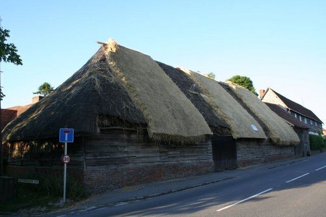 Great Tree Farm Barn, London Road, Blewbury, Oxfordshire (formerly Berkshire) being thatched